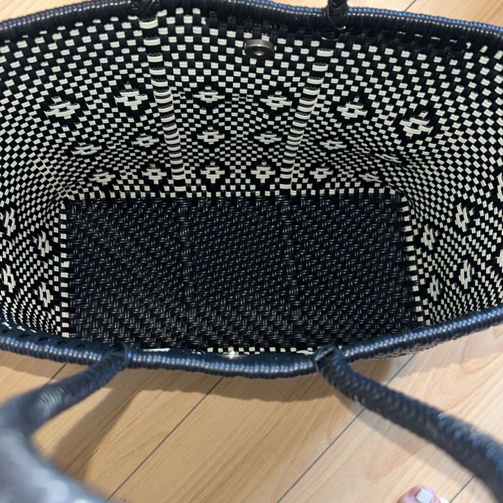 Black & White | handwoven Mexican market tote - Picture 3 of 5